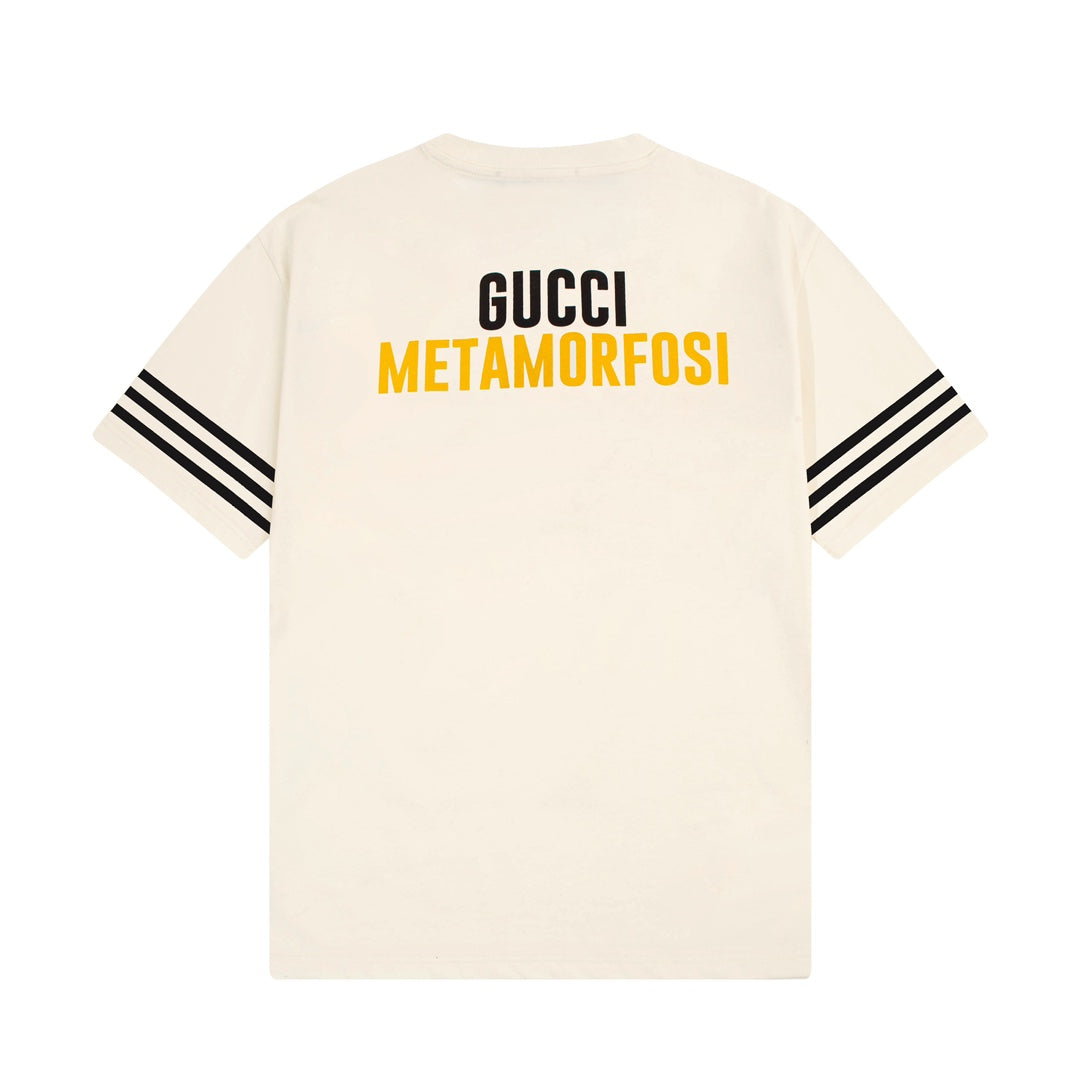 T-shirt à rayures sur les manches