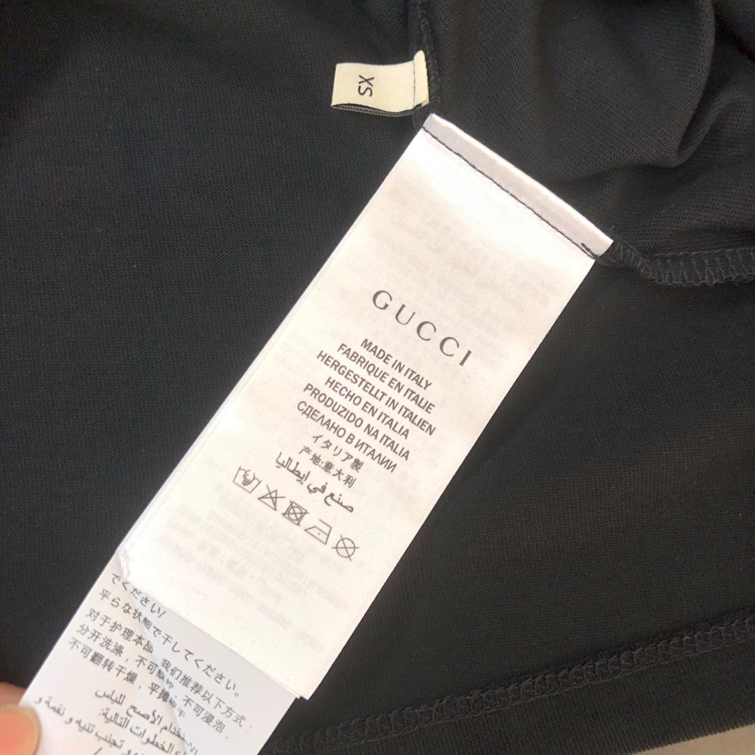 T-shirt imprimé rouge et vert