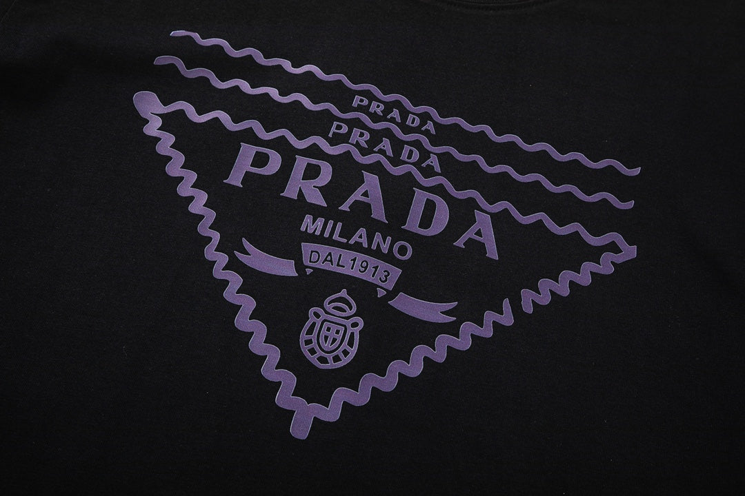 T-shirt à imprimé triangle ondulé