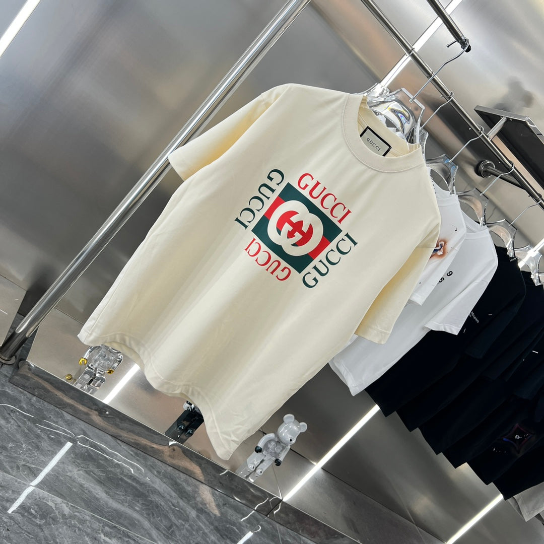 T-shirt imprimé rouge et vert