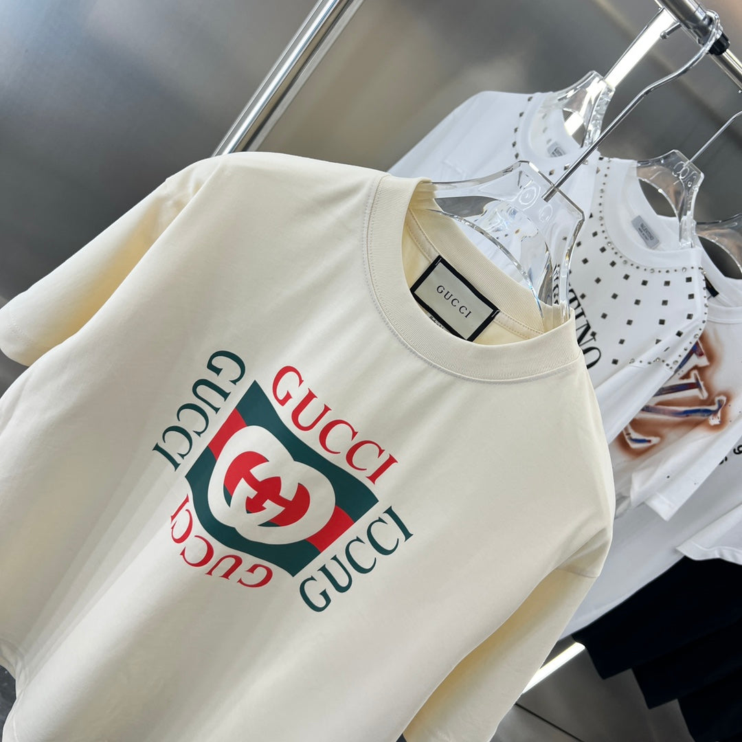 T-shirt imprimé rouge et vert