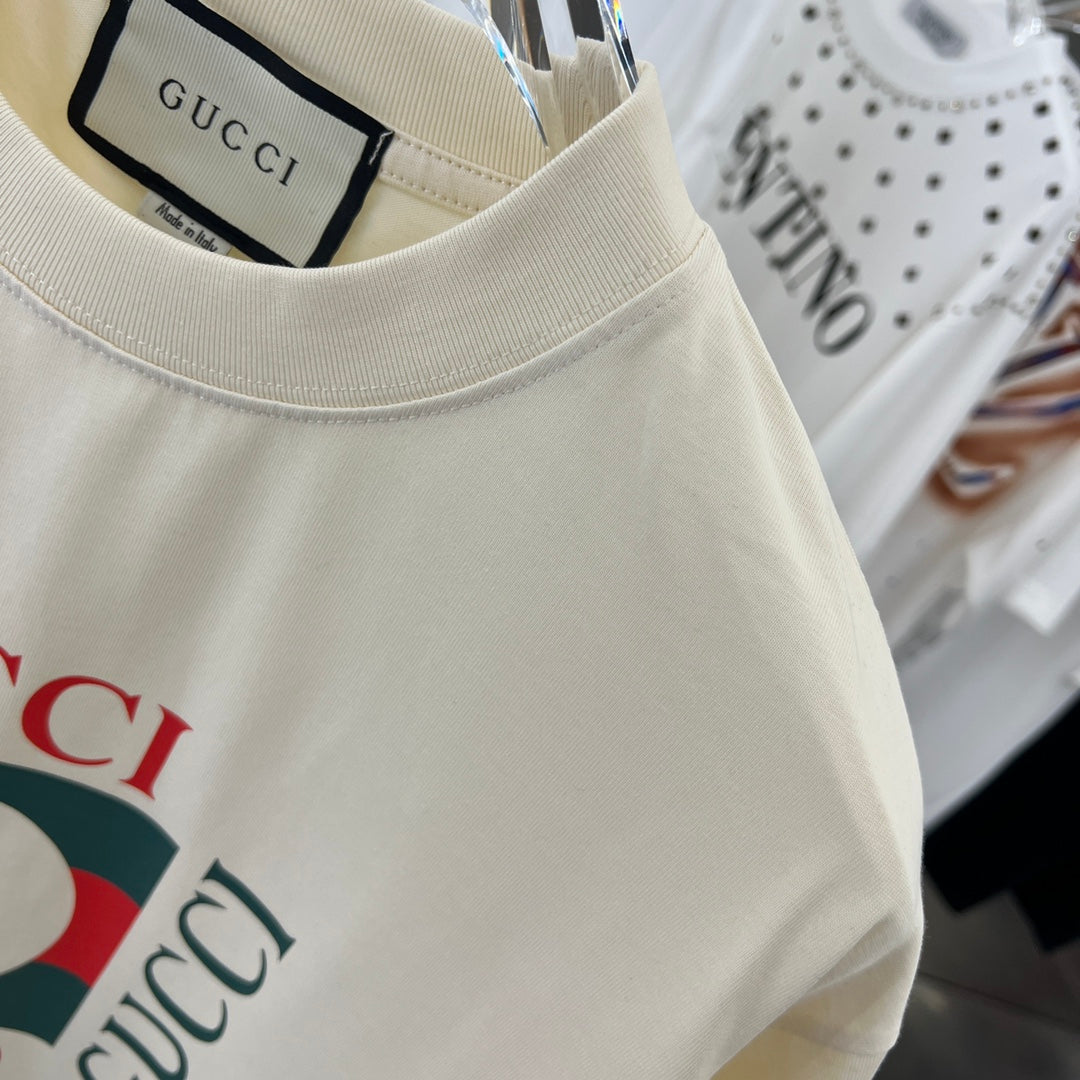 T-shirt imprimé rouge et vert