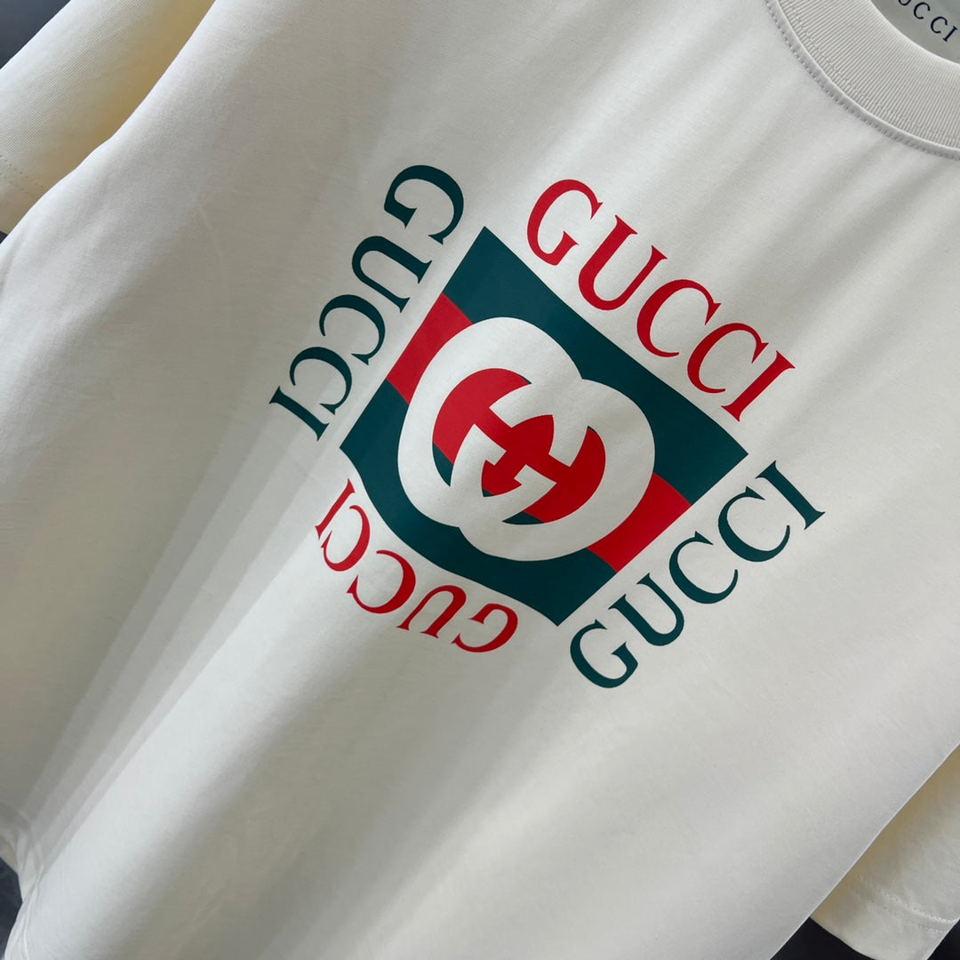 T-shirt imprimé rouge et vert
