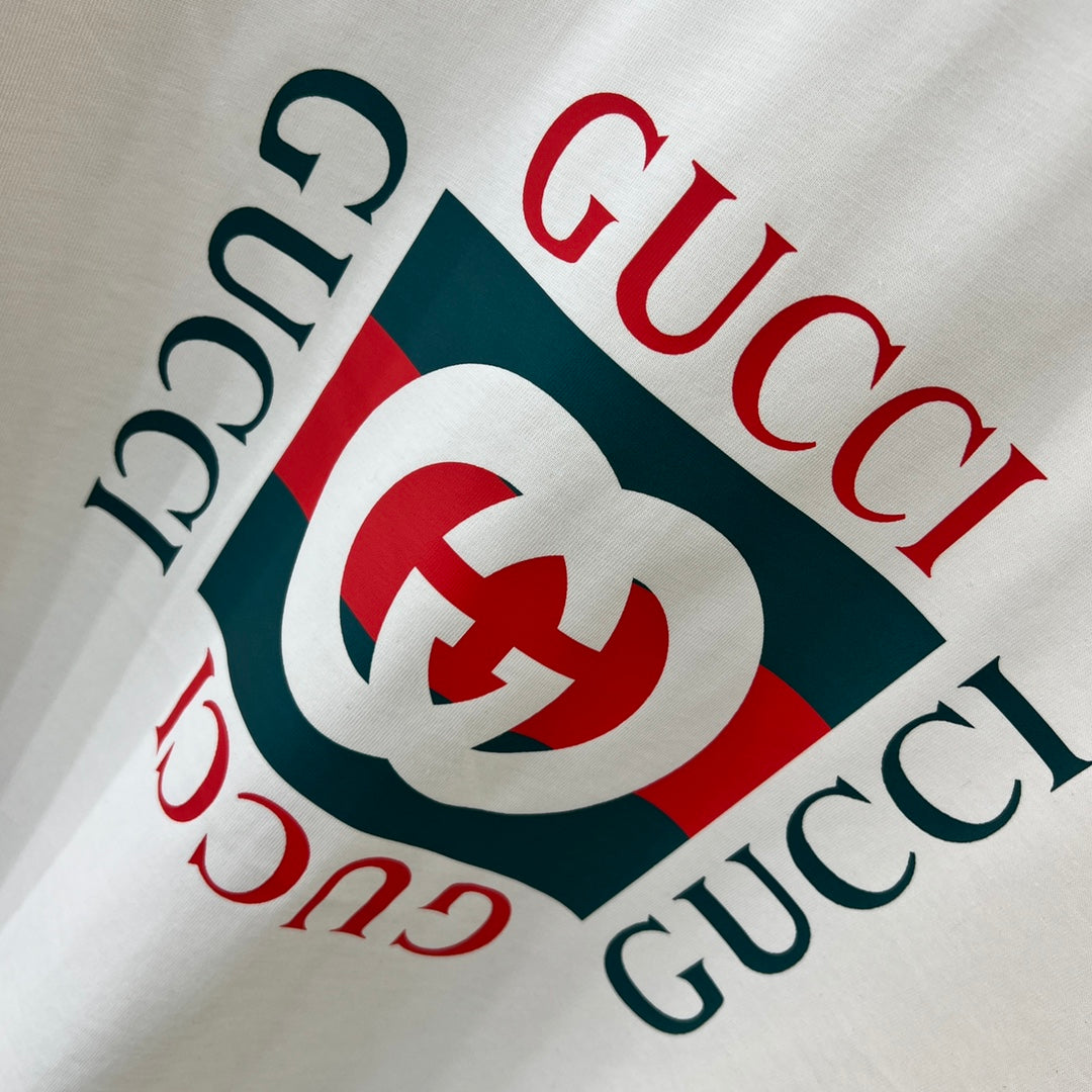 T-shirt imprimé rouge et vert