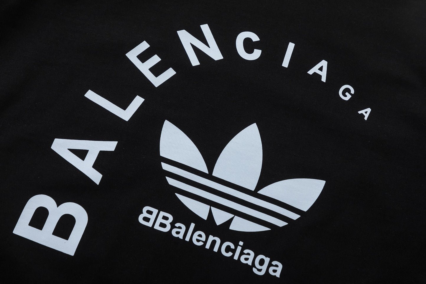 T-shirt imprimé avec de nouvelles lettres