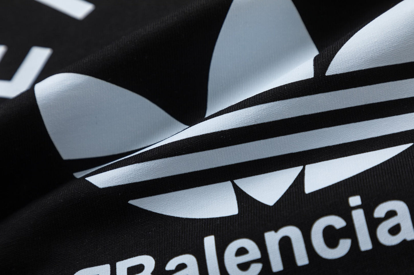 T-shirt imprimé avec de nouvelles lettres