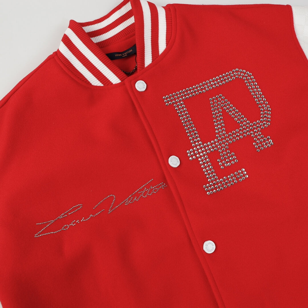 Neue Baseballjacke mit Perlen