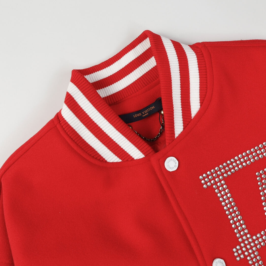 Neue Baseballjacke mit Perlen