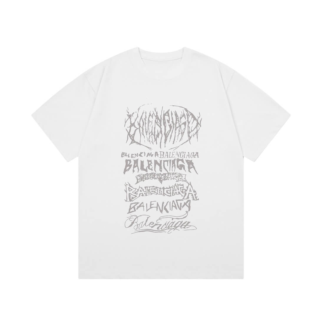 T-shirt avec lettres dessinées à la main