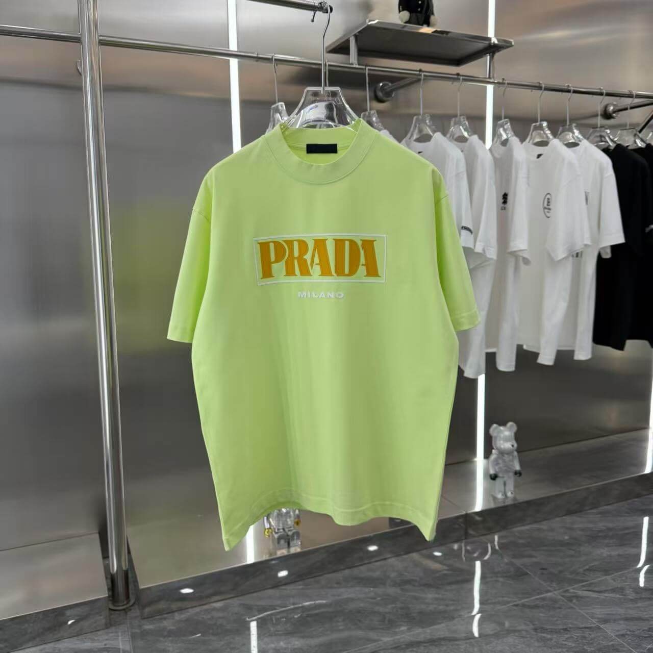 T-Shirt mit Silikon-Buchstaben