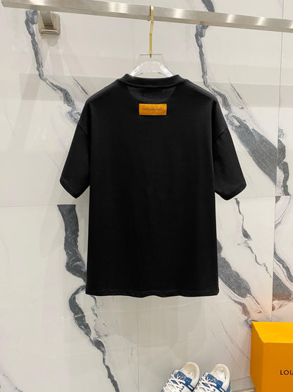 T-shirt avec lettres tridimensionnelles