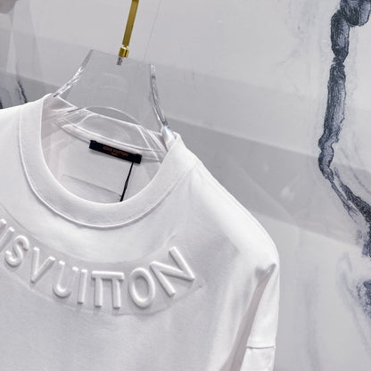 T-shirt avec lettres tridimensionnelles