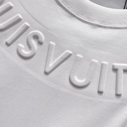 T-shirt avec lettres tridimensionnelles