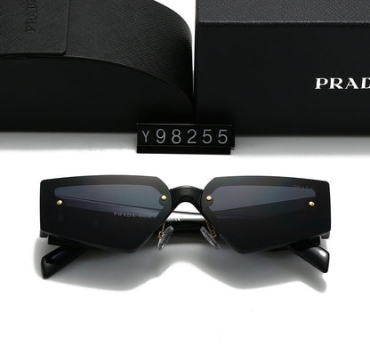 Moderne Vollrand-Sonnenbrille im Geek-Stil