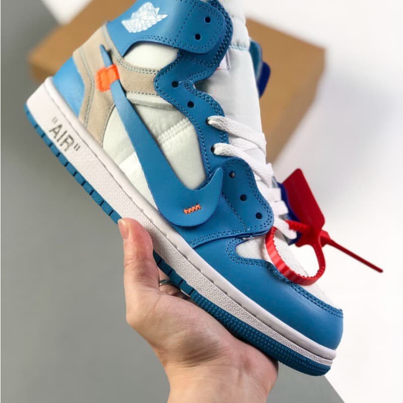 Klassische blaue Sneaker