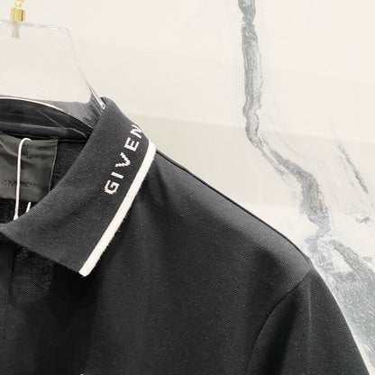 Polo à broderie carrée