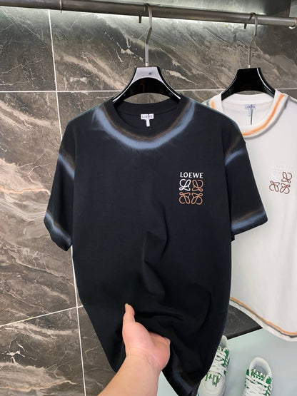 T-shirt à rayures dessinées à la main
