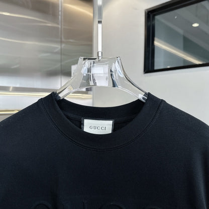 T-shirt avec lettres en relief 3D