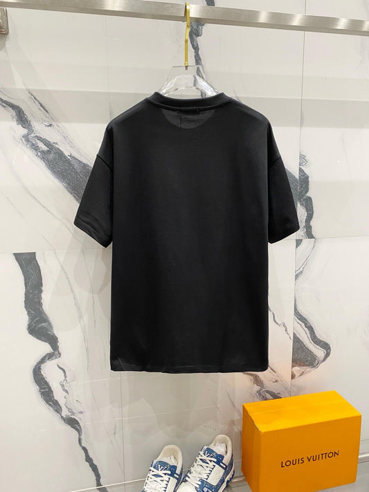 Grünes T-Shirt mit Musterstickerei