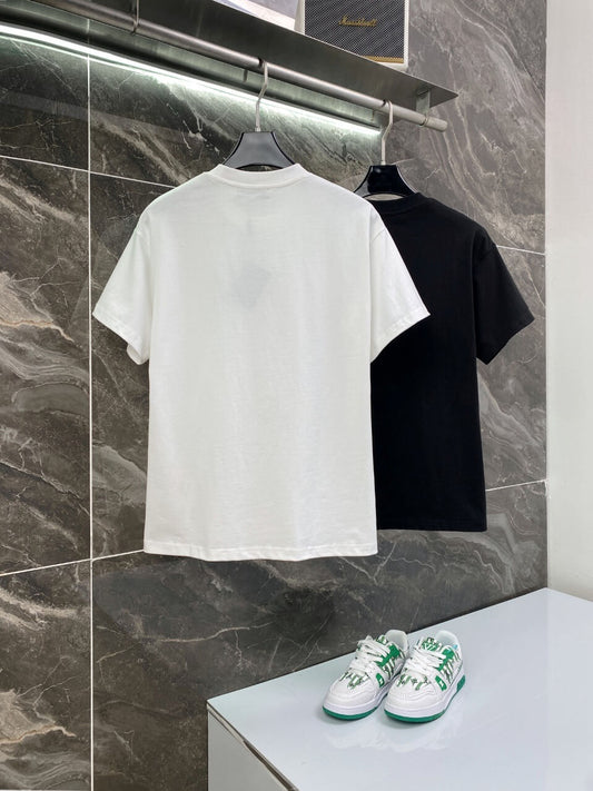T-Shirt mit dreieckigem Buchstaben-Print