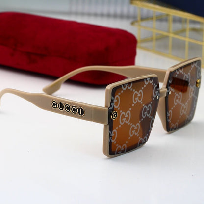 Quadratische Sonnenbrille im modernen Retro-Vollformat