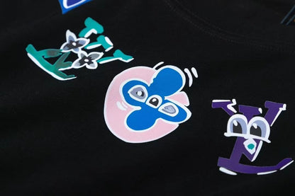 T-Shirt mit buntem Halsketten-Print