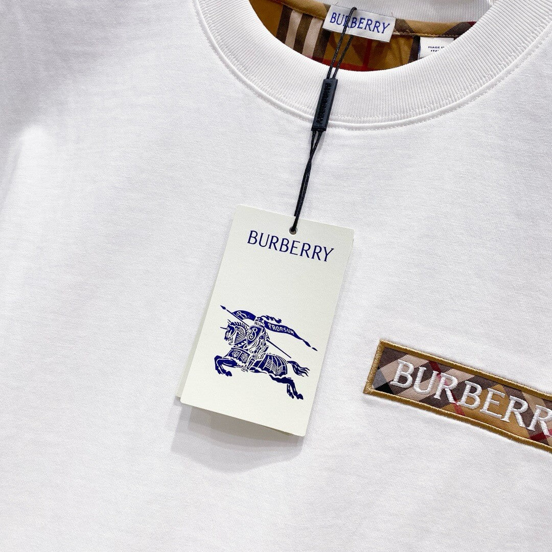 T-Shirt mit karierten Streifen an den Ärmeln