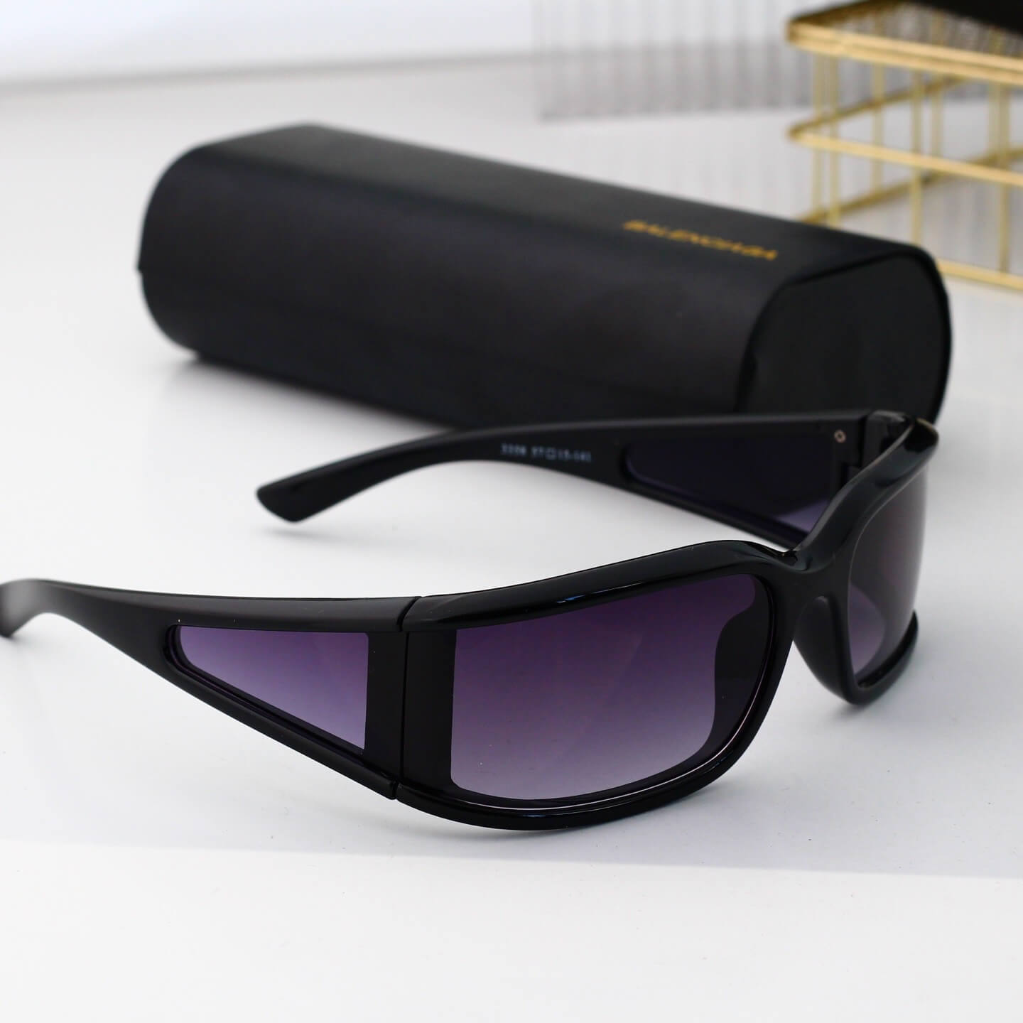 Lunettes de soleil incurvées à monture intégrale futuriste