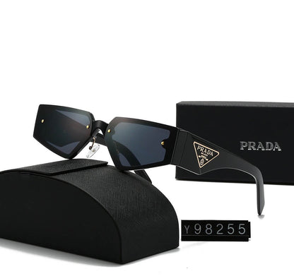 Moderne Vollrand-Sonnenbrille im Geek-Stil
