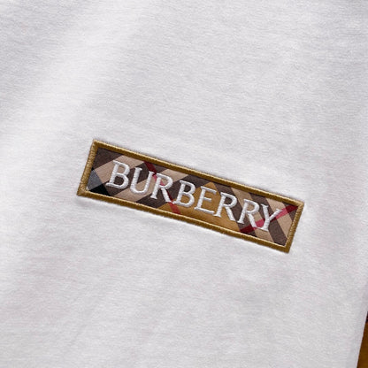 T-Shirt mit karierten Streifen an den Ärmeln
