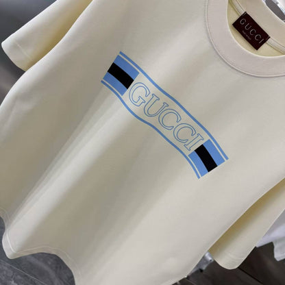T-Shirt mit neuem Print