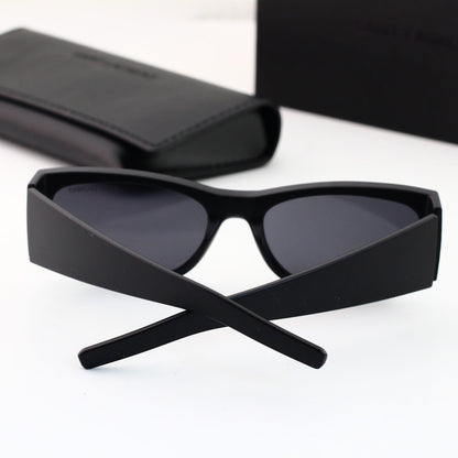 Stilvolle, moderne, quadratische Cat-Eye-Sonnenbrille