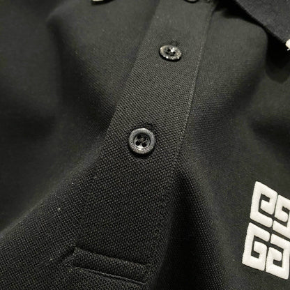 Polo à broderie carrée