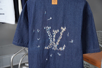 Jeanshemd mit Buchstabenstickerei