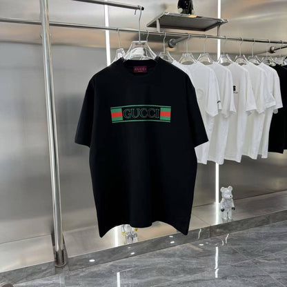T-Shirt mit neuem Print