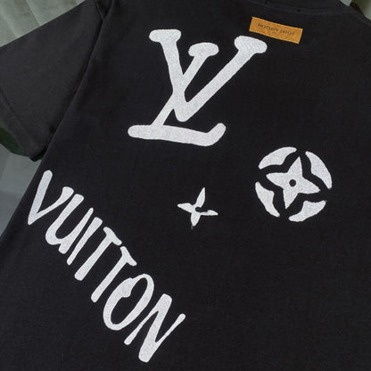 T-shirt avec lettres graffiti