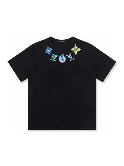 T-Shirt mit buntem Halsketten-Print