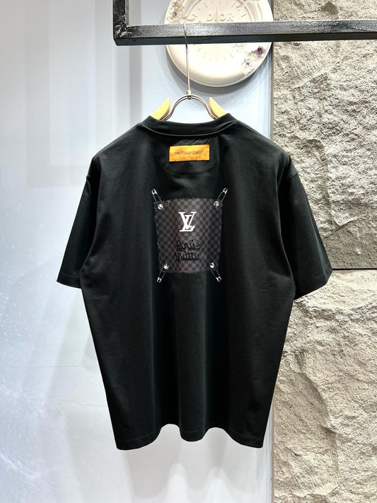T-shirt avec lettres tridimensionnelles