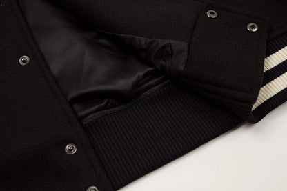 Baseballjacke mit aufgesticktem Buchstaben C