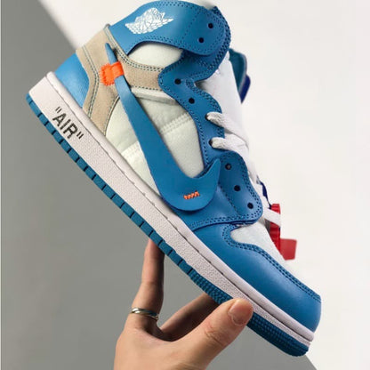 Klassische blaue Sneaker
