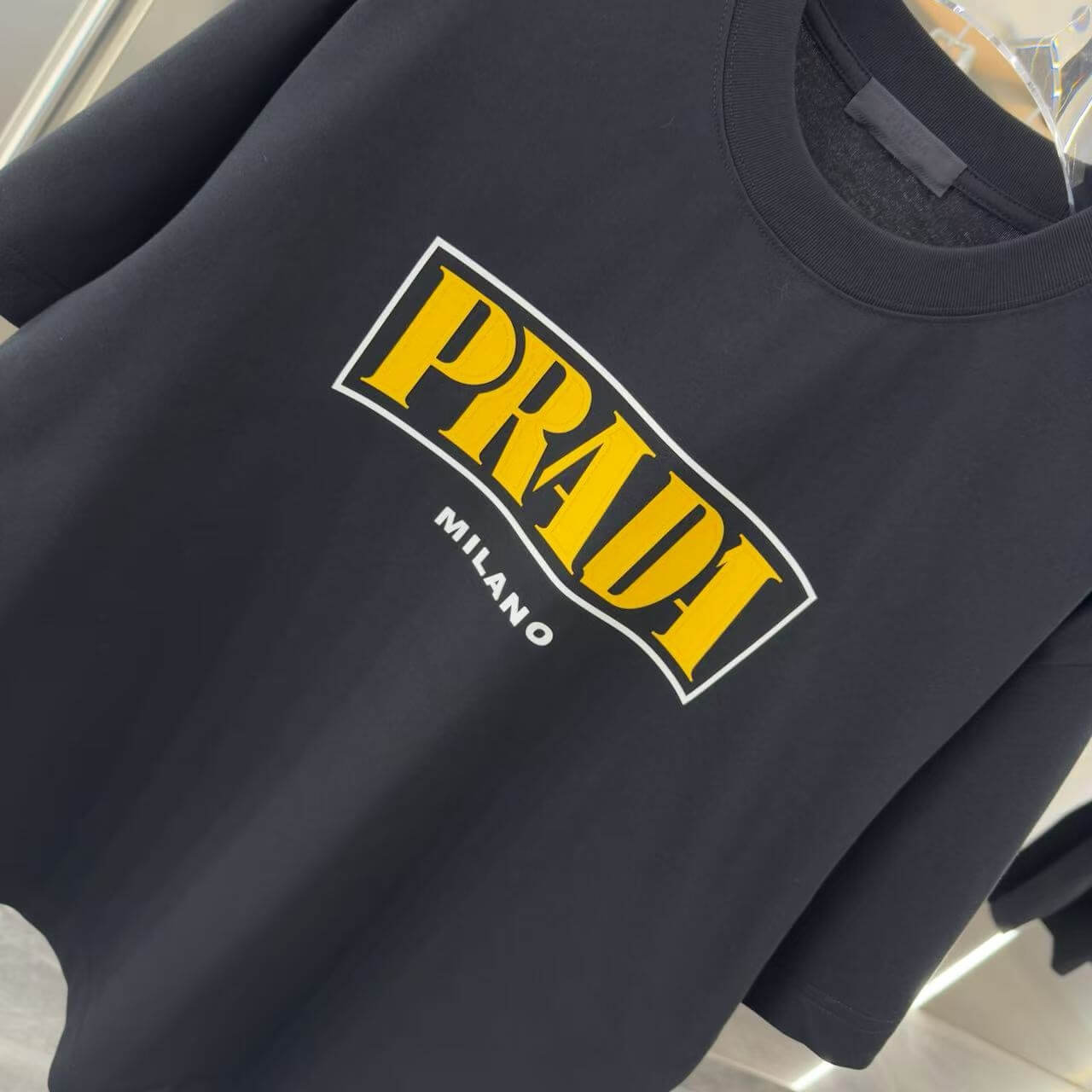 T-Shirt mit Silikon-Buchstaben