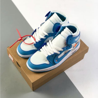 Klassische blaue Sneaker