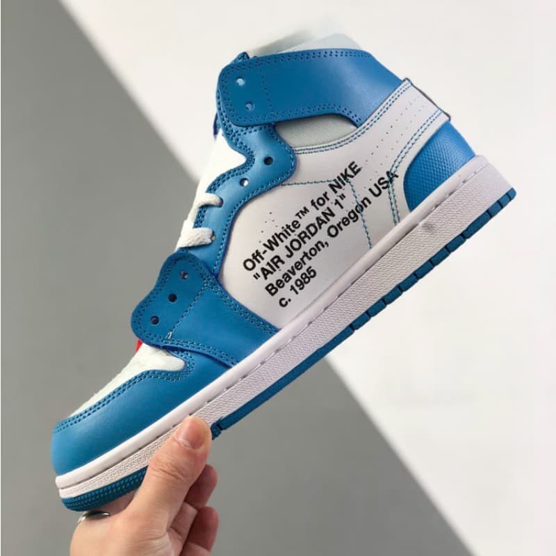 Klassische blaue Sneaker