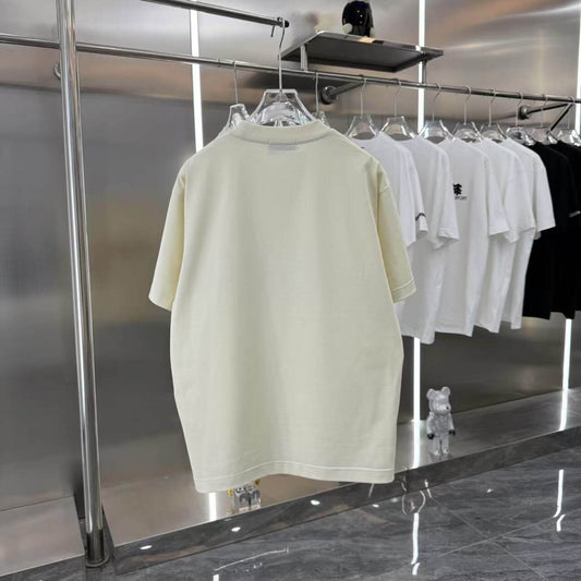T-Shirt mit neuem Print