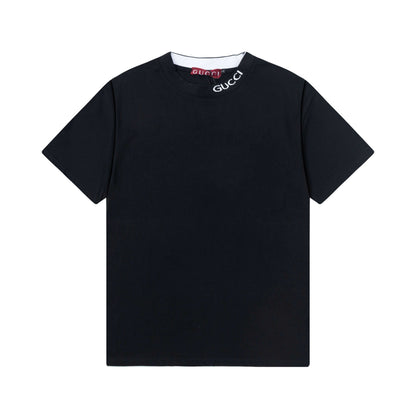 T-shirt avec lettres sur le décolleté