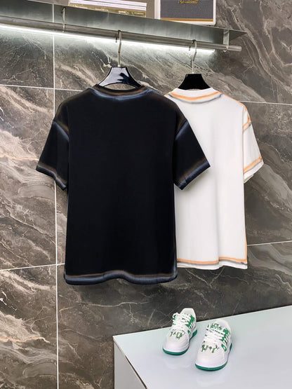 T-shirt à rayures dessinées à la main