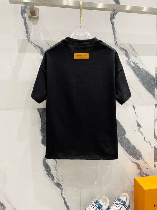 T-shirt brodé à l'encolure