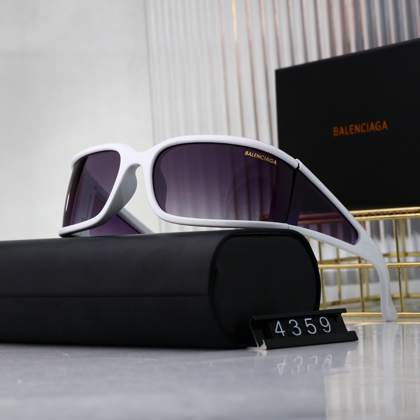 Lunettes de soleil incurvées à monture intégrale futuriste