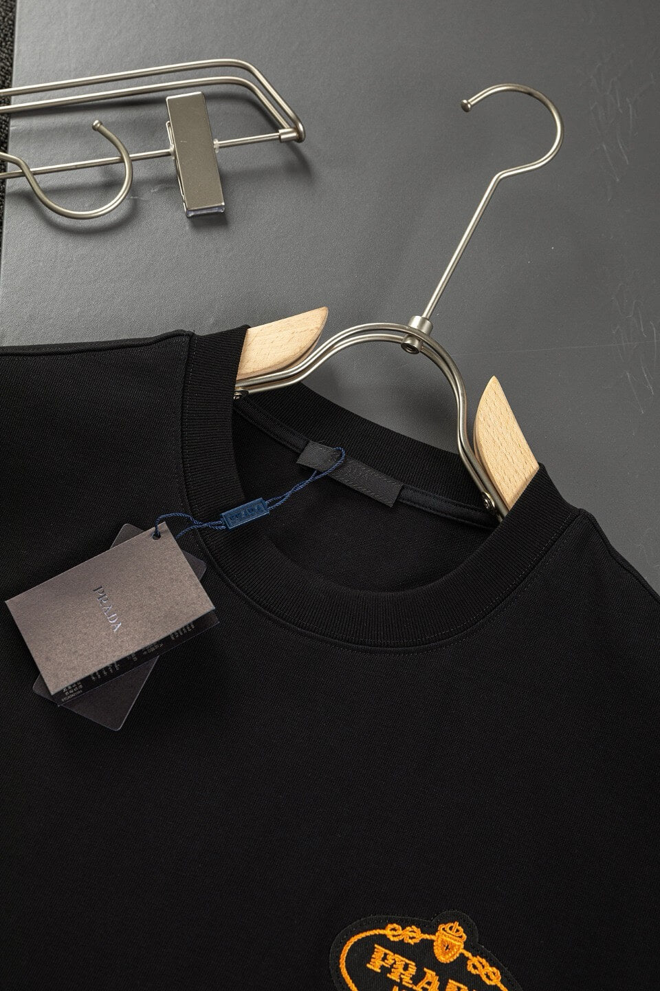 T-shirt brodé couronne