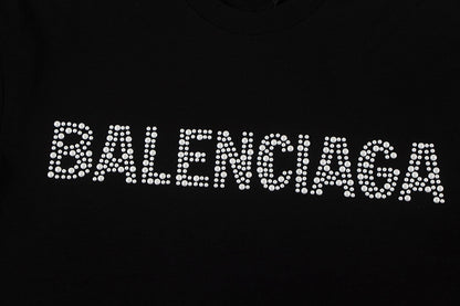 T-shirt à lettres ornées de bijoux